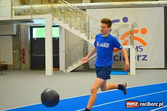 Zdjęcie w galerii na portalu naszraciborz.pl: Żołnierska przeprawa w raciborskim SMS wiadomości z regionu