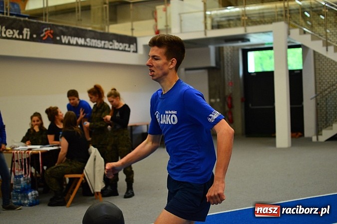 Zdjęcie w galerii na portalu naszraciborz.pl: Żołnierska przeprawa w raciborskim SMS wiadomości z regionu