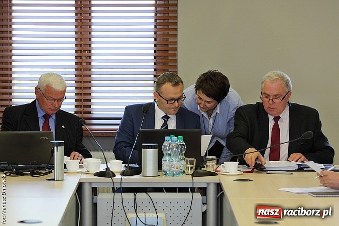 Zdjęcie w galerii na portalu naszraciborz.pl: Starosta znów jest radnym. Rada znów pracuje  wiadomości z regionu