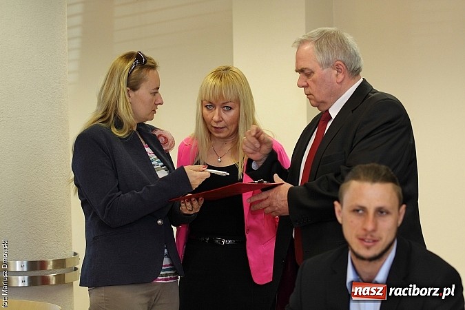 Zdjęcie w galerii na portalu naszraciborz.pl: Starosta znów jest radnym. Rada znów pracuje  wiadomości z regionu