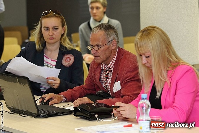 Zdjęcie w galerii na portalu naszraciborz.pl: Starosta znów jest radnym. Rada znów pracuje  wiadomości z regionu