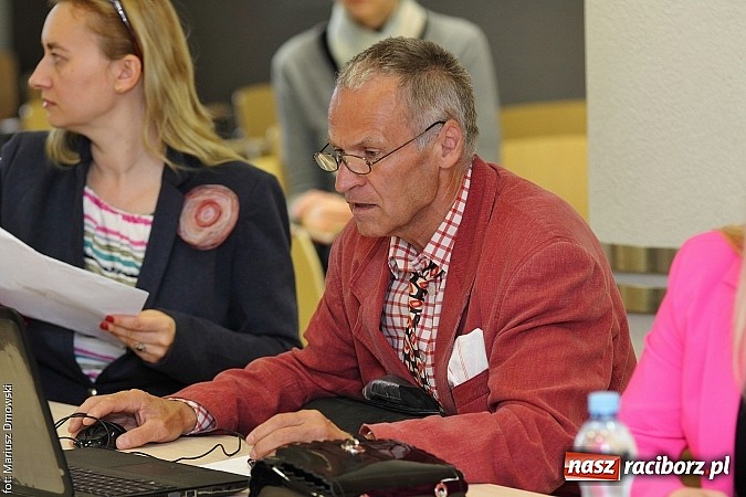 Zdjęcie w galerii na portalu naszraciborz.pl: Starosta znów jest radnym. Rada znów pracuje  wiadomości z regionu