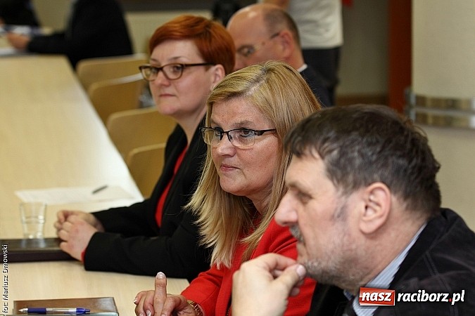 Zdjęcie w galerii na portalu naszraciborz.pl: Starosta znów jest radnym. Rada znów pracuje  wiadomości z regionu