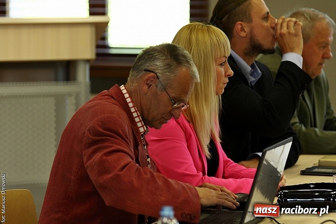 Zdjęcie w galerii na portalu naszraciborz.pl: Starosta znów jest radnym. Rada znów pracuje  wiadomości z regionu