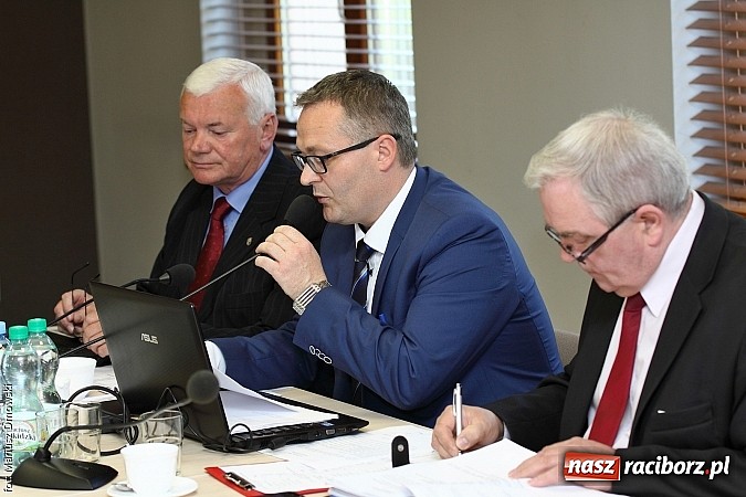 Zdjęcie w galerii na portalu naszraciborz.pl: Starosta znów jest radnym. Rada znów pracuje  wiadomości z regionu