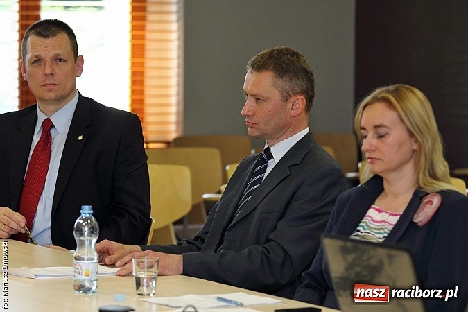 Zdjęcie w galerii na portalu naszraciborz.pl: Starosta znów jest radnym. Rada znów pracuje  wiadomości z regionu