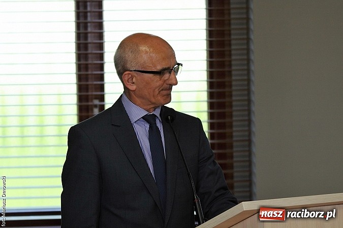 Zdjęcie w galerii na portalu naszraciborz.pl: Starosta znów jest radnym. Rada znów pracuje  wiadomości z regionu