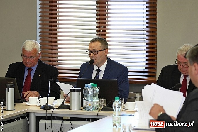 Zdjęcie w galerii na portalu naszraciborz.pl: Starosta znów jest radnym. Rada znów pracuje  wiadomości z regionu