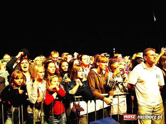 Zdjęcie w galerii na portalu naszraciborz.pl: ŁZY mimo deszczu uwiodły publiczność wiadomości z regionu