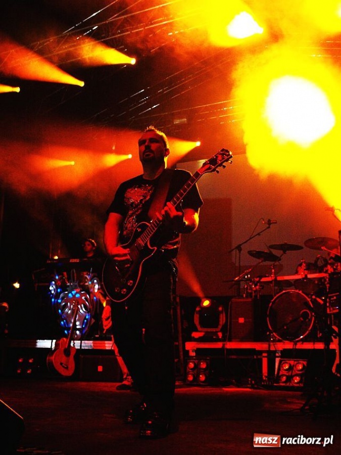 Zdjęcie w galerii na portalu naszraciborz.pl: ŁZY mimo deszczu uwiodły publiczność wiadomości z regionu