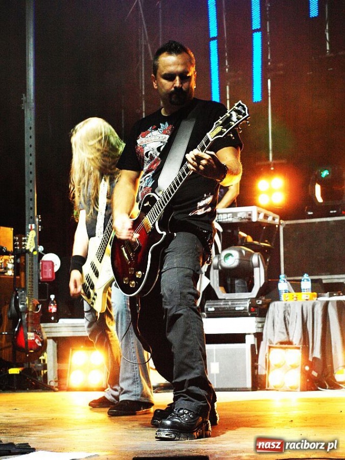 Zdjęcie w galerii na portalu naszraciborz.pl: ŁZY mimo deszczu uwiodły publiczność wiadomości z regionu