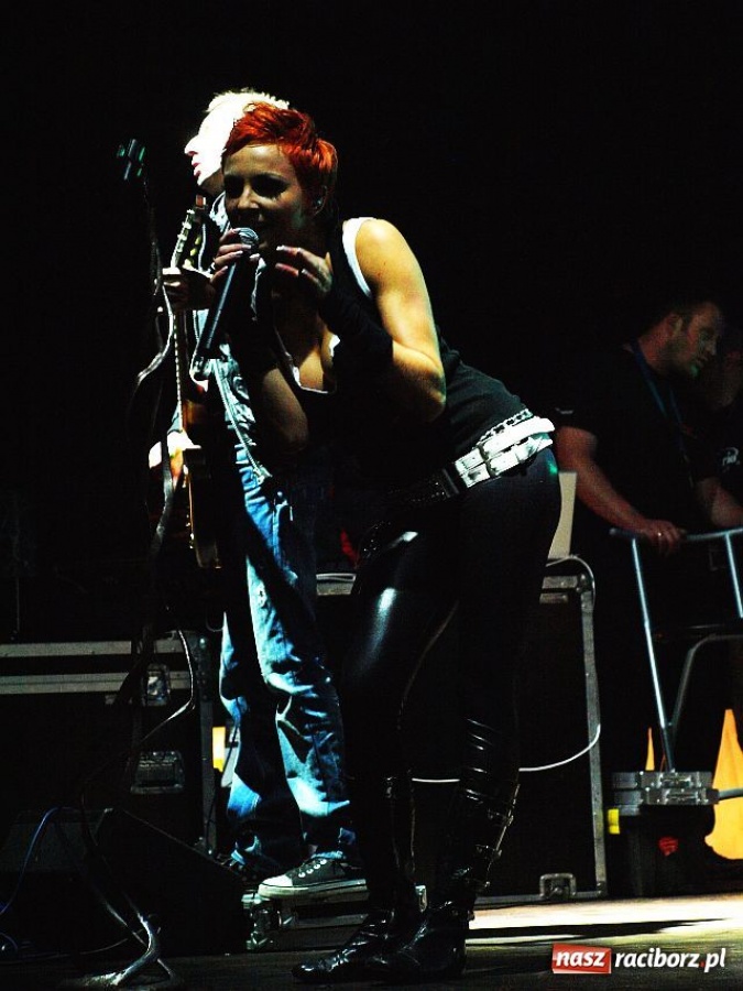 Zdjęcie w galerii na portalu naszraciborz.pl: ŁZY mimo deszczu uwiodły publiczność wiadomości z regionu