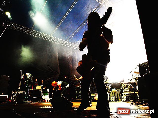 Zdjęcie w galerii na portalu naszraciborz.pl: ŁZY mimo deszczu uwiodły publiczność wiadomości z regionu