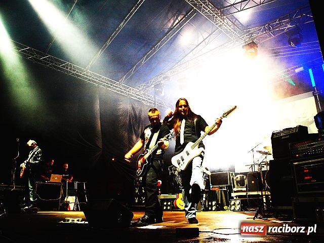 Zdjęcie w galerii na portalu naszraciborz.pl: ŁZY mimo deszczu uwiodły publiczność wiadomości z regionu