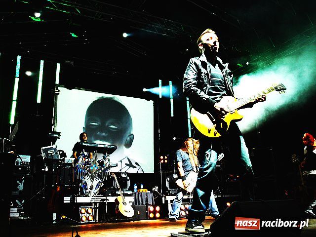 Zdjęcie w galerii na portalu naszraciborz.pl: ŁZY mimo deszczu uwiodły publiczność wiadomości z regionu