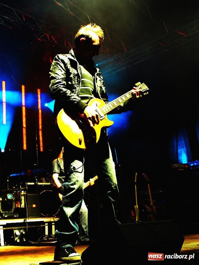 Zdjęcie w galerii na portalu naszraciborz.pl: ŁZY mimo deszczu uwiodły publiczność wiadomości z regionu