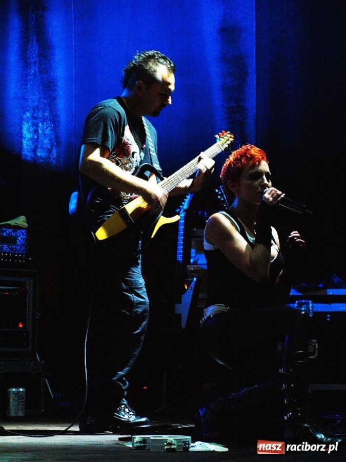 Zdjęcie w galerii na portalu naszraciborz.pl: ŁZY mimo deszczu uwiodły publiczność wiadomości z regionu