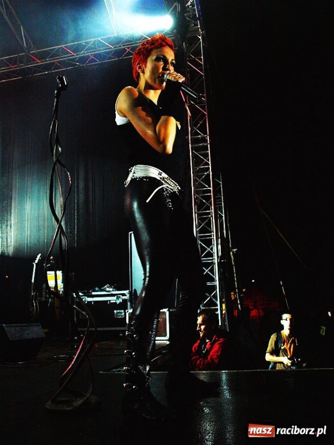 Zdjęcie w galerii na portalu naszraciborz.pl: ŁZY mimo deszczu uwiodły publiczność wiadomości z regionu