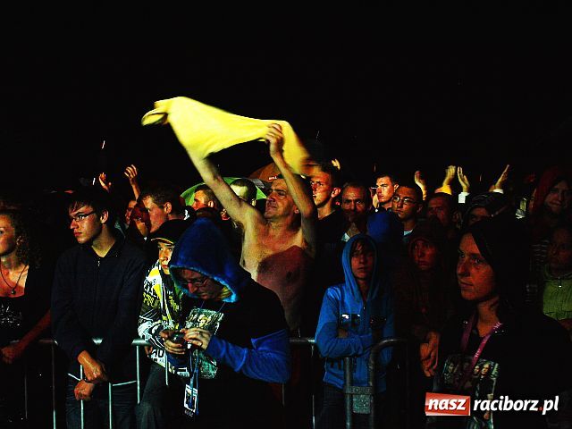 Zdjęcie w galerii na portalu naszraciborz.pl: ŁZY mimo deszczu uwiodły publiczność wiadomości z regionu