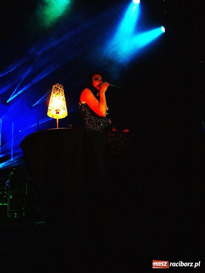 Zdjęcie w galerii na portalu naszraciborz.pl: ŁZY mimo deszczu uwiodły publiczność wiadomości z regionu