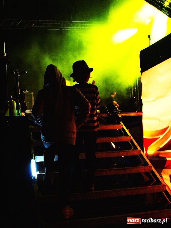 Zdjęcie w galerii na portalu naszraciborz.pl: ŁZY mimo deszczu uwiodły publiczność wiadomości z regionu