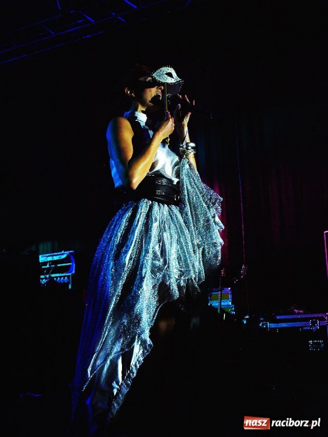 Zdjęcie w galerii na portalu naszraciborz.pl: ŁZY mimo deszczu uwiodły publiczność wiadomości z regionu