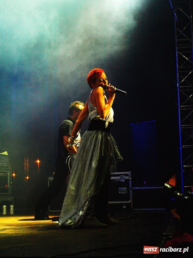 Zdjęcie w galerii na portalu naszraciborz.pl: ŁZY mimo deszczu uwiodły publiczność wiadomości z regionu