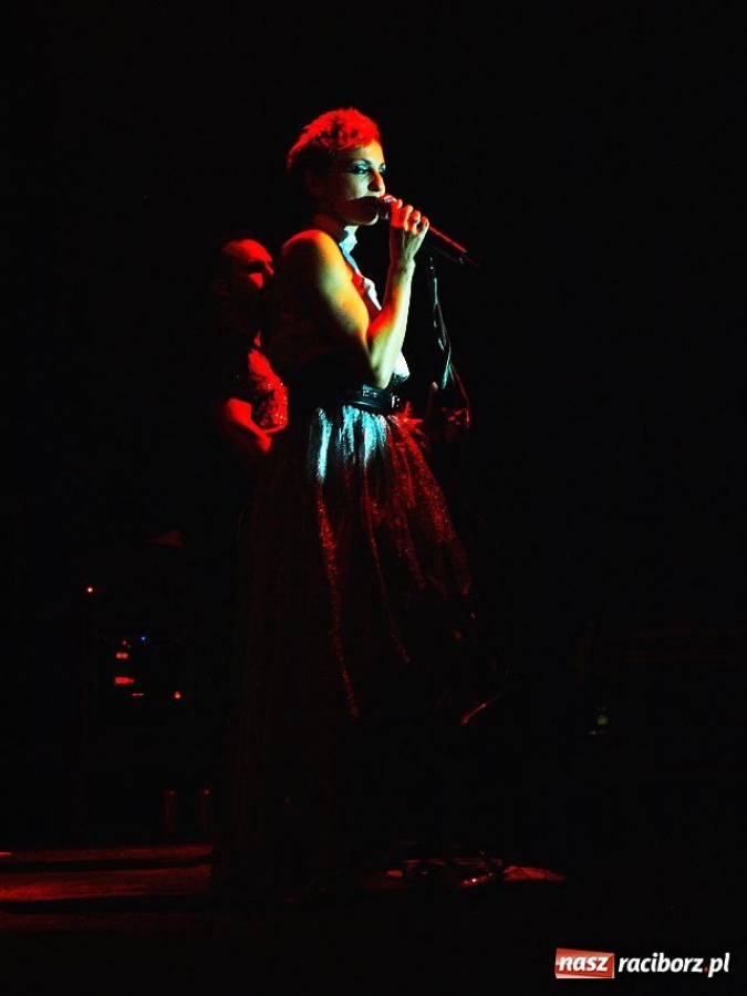 Zdjęcie w galerii na portalu naszraciborz.pl: ŁZY mimo deszczu uwiodły publiczność wiadomości z regionu