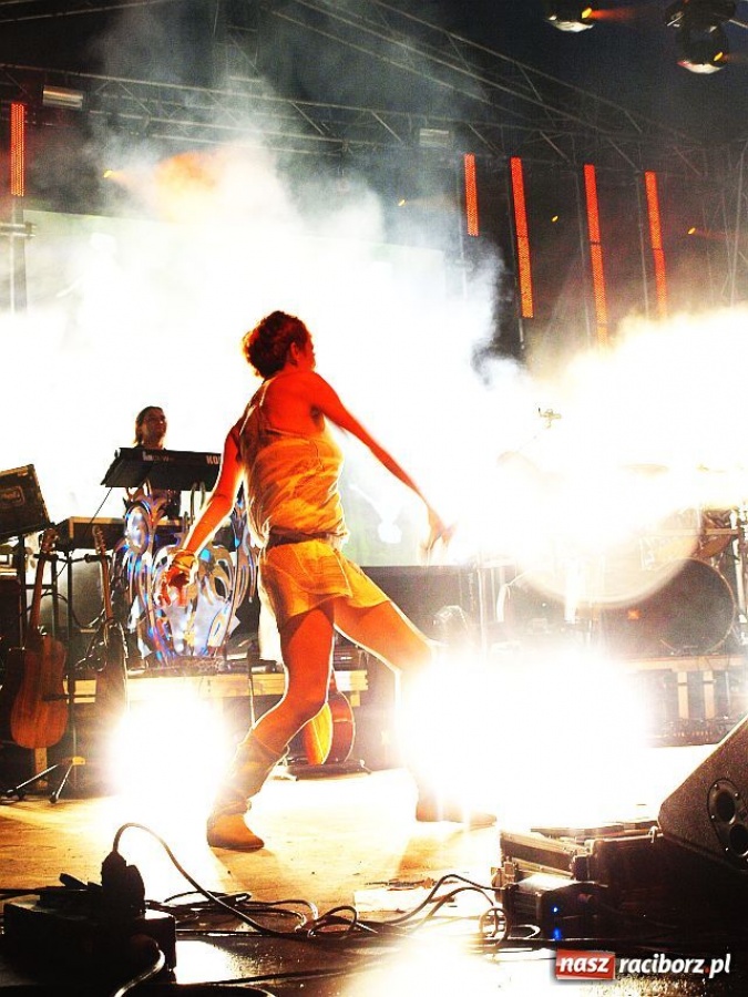 Zdjęcie w galerii na portalu naszraciborz.pl: ŁZY mimo deszczu uwiodły publiczność wiadomości z regionu