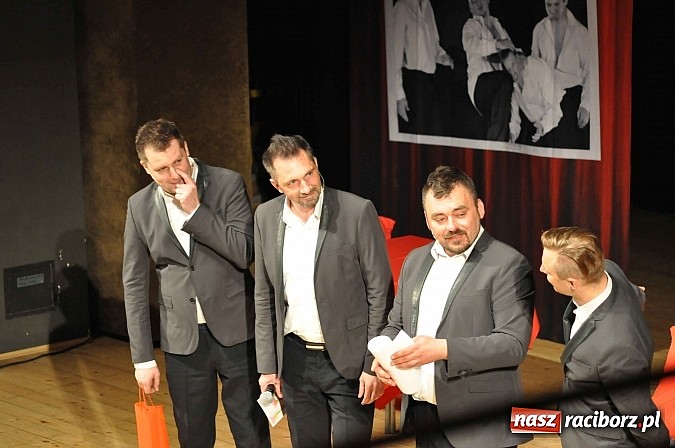 Zdjęcie w galerii na portalu naszraciborz.pl: 10/10, czyli Kabaret Młodych Panów na urodzinowej trasie w Raciborzu wiadomości z regionu