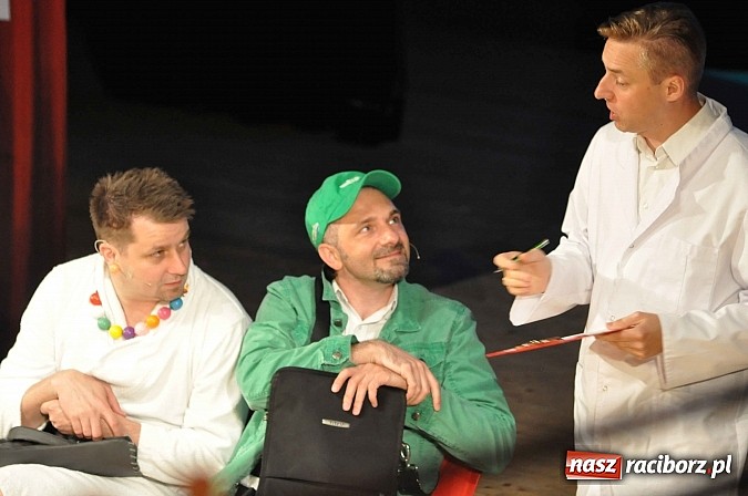 Zdjęcie w galerii na portalu naszraciborz.pl: 10/10, czyli Kabaret Młodych Panów na urodzinowej trasie w Raciborzu wiadomości z regionu