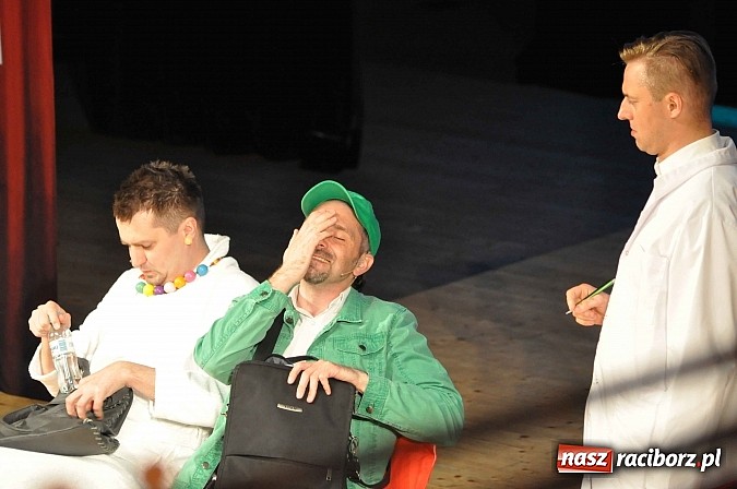 Zdjęcie w galerii na portalu naszraciborz.pl: 10/10, czyli Kabaret Młodych Panów na urodzinowej trasie w Raciborzu wiadomości z regionu