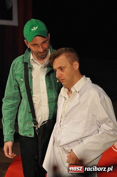 Zdjęcie w galerii na portalu naszraciborz.pl: 10/10, czyli Kabaret Młodych Panów na urodzinowej trasie w Raciborzu wiadomości z regionu