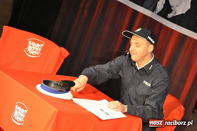 Zdjęcie w galerii na portalu naszraciborz.pl: 10/10, czyli Kabaret Młodych Panów na urodzinowej trasie w Raciborzu wiadomości z regionu