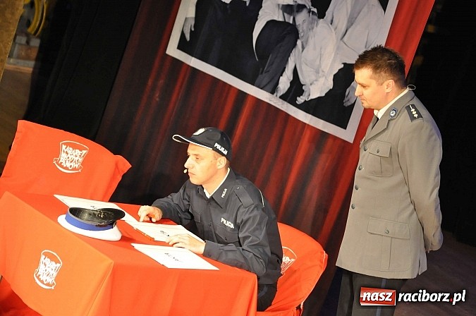 Zdjęcie w galerii na portalu naszraciborz.pl: 10/10, czyli Kabaret Młodych Panów na urodzinowej trasie w Raciborzu wiadomości z regionu