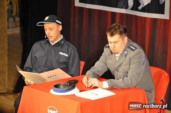 Zdjęcie w galerii na portalu naszraciborz.pl: 10/10, czyli Kabaret Młodych Panów na urodzinowej trasie w Raciborzu wiadomości z regionu