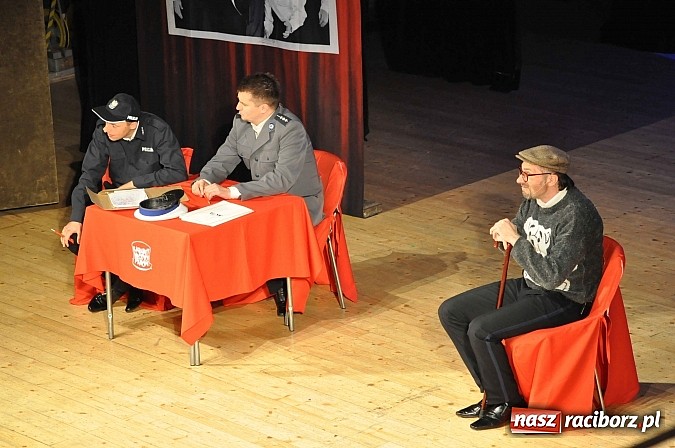 Zdjęcie w galerii na portalu naszraciborz.pl: 10/10, czyli Kabaret Młodych Panów na urodzinowej trasie w Raciborzu wiadomości z regionu