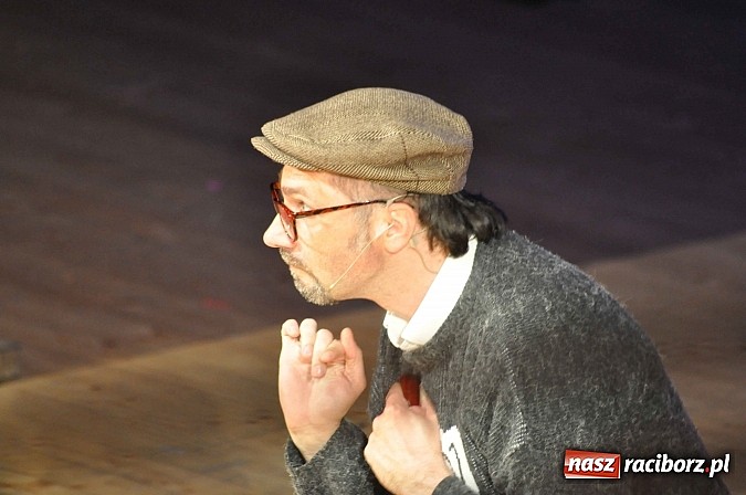 Zdjęcie w galerii na portalu naszraciborz.pl: 10/10, czyli Kabaret Młodych Panów na urodzinowej trasie w Raciborzu wiadomości z regionu