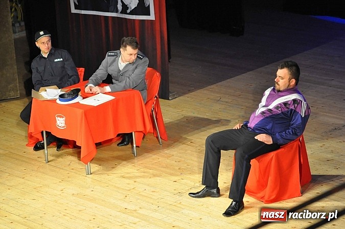 Zdjęcie w galerii na portalu naszraciborz.pl: 10/10, czyli Kabaret Młodych Panów na urodzinowej trasie w Raciborzu wiadomości z regionu