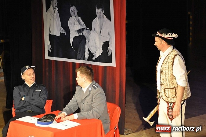 Zdjęcie w galerii na portalu naszraciborz.pl: 10/10, czyli Kabaret Młodych Panów na urodzinowej trasie w Raciborzu wiadomości z regionu