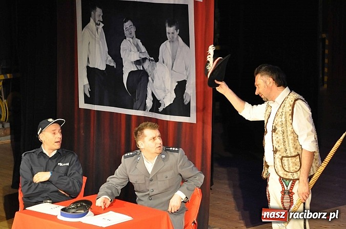 Zdjęcie w galerii na portalu naszraciborz.pl: 10/10, czyli Kabaret Młodych Panów na urodzinowej trasie w Raciborzu wiadomości z regionu