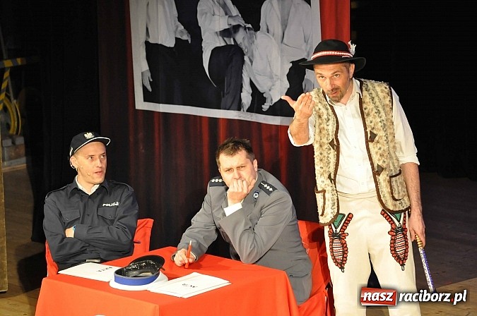 Zdjęcie w galerii na portalu naszraciborz.pl: 10/10, czyli Kabaret Młodych Panów na urodzinowej trasie w Raciborzu wiadomości z regionu