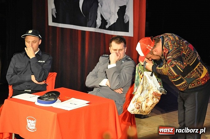 Zdjęcie w galerii na portalu naszraciborz.pl: 10/10, czyli Kabaret Młodych Panów na urodzinowej trasie w Raciborzu wiadomości z regionu