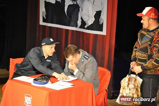 Zdjęcie w galerii na portalu naszraciborz.pl: 10/10, czyli Kabaret Młodych Panów na urodzinowej trasie w Raciborzu wiadomości z regionu