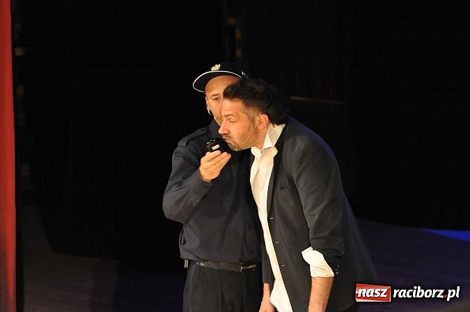 Zdjęcie w galerii na portalu naszraciborz.pl: 10/10, czyli Kabaret Młodych Panów na urodzinowej trasie w Raciborzu wiadomości z regionu