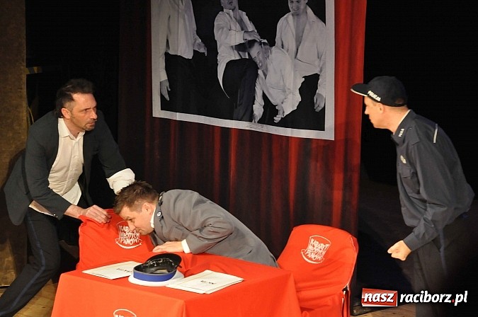 Zdjęcie w galerii na portalu naszraciborz.pl: 10/10, czyli Kabaret Młodych Panów na urodzinowej trasie w Raciborzu wiadomości z regionu