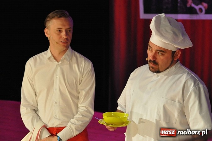 Zdjęcie w galerii na portalu naszraciborz.pl: 10/10, czyli Kabaret Młodych Panów na urodzinowej trasie w Raciborzu wiadomości z regionu