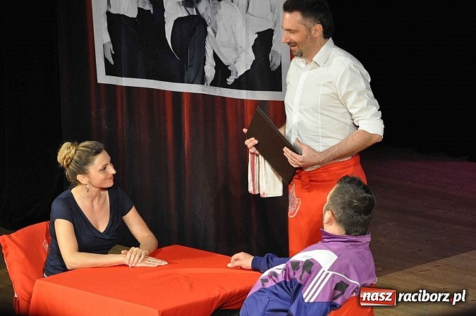 Zdjęcie w galerii na portalu naszraciborz.pl: 10/10, czyli Kabaret Młodych Panów na urodzinowej trasie w Raciborzu wiadomości z regionu