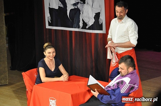 Zdjęcie w galerii na portalu naszraciborz.pl: 10/10, czyli Kabaret Młodych Panów na urodzinowej trasie w Raciborzu wiadomości z regionu