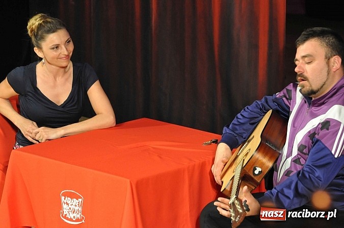 Zdjęcie w galerii na portalu naszraciborz.pl: 10/10, czyli Kabaret Młodych Panów na urodzinowej trasie w Raciborzu wiadomości z regionu